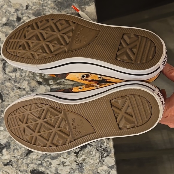 Rare Looney Tunes high top Converse - Picture 11 of 15